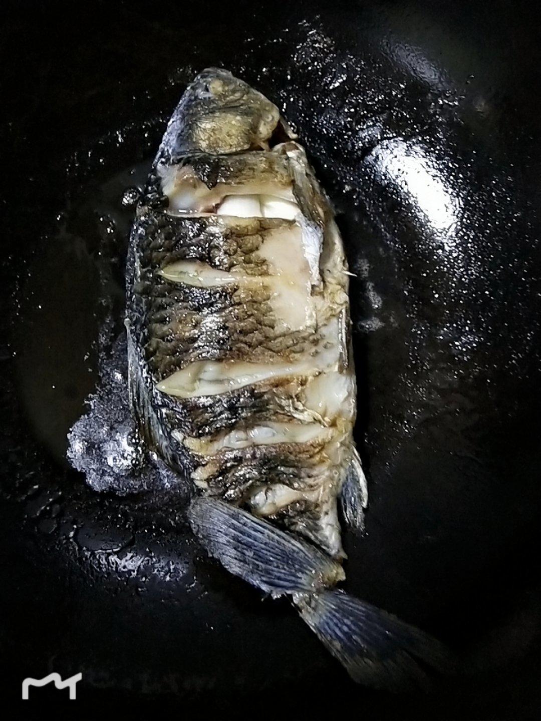 炖鲤鱼汤