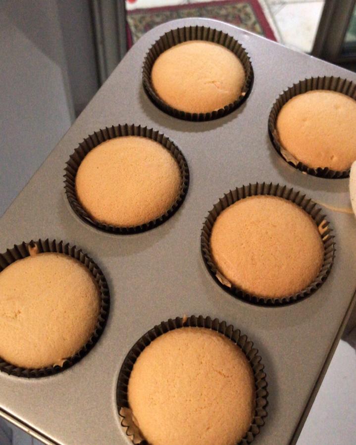 纸杯蛋糕（正好六连杯的量）