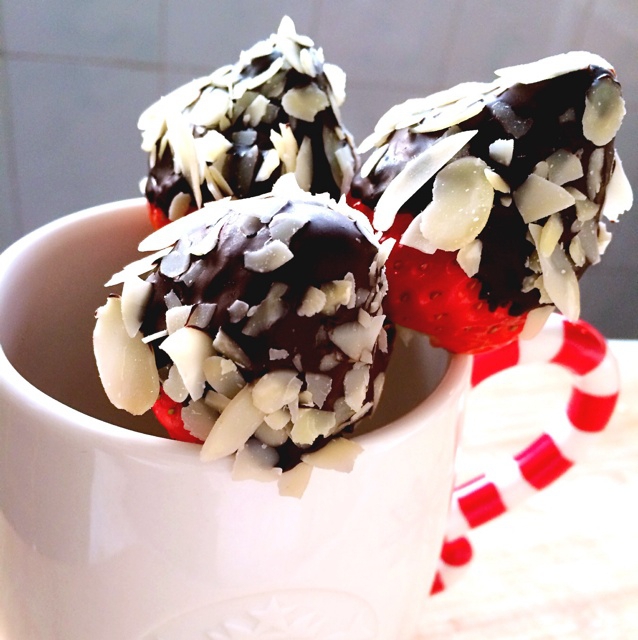 圣诞巧克力草莓棒棒糖