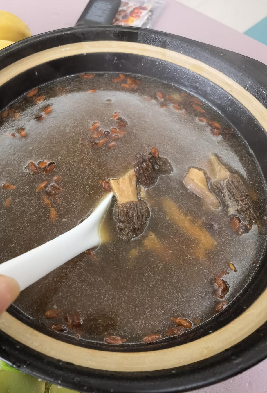 羊肚菌猪肚汤的做法