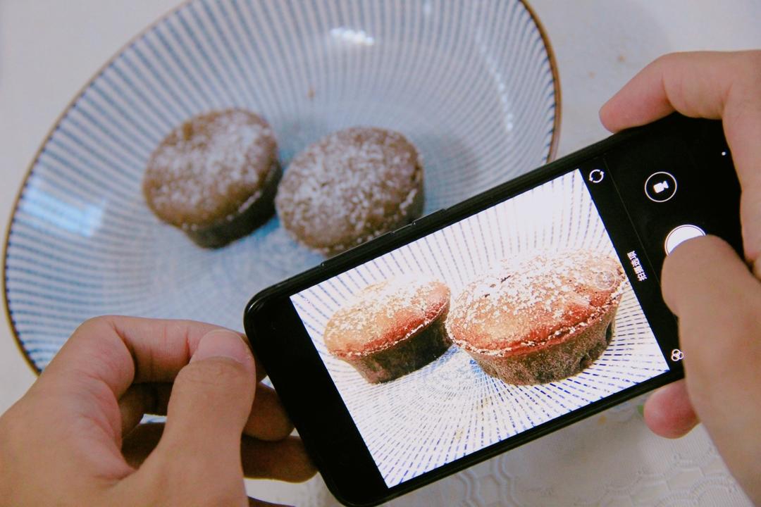 爆浆的巧克力凹蛋糕