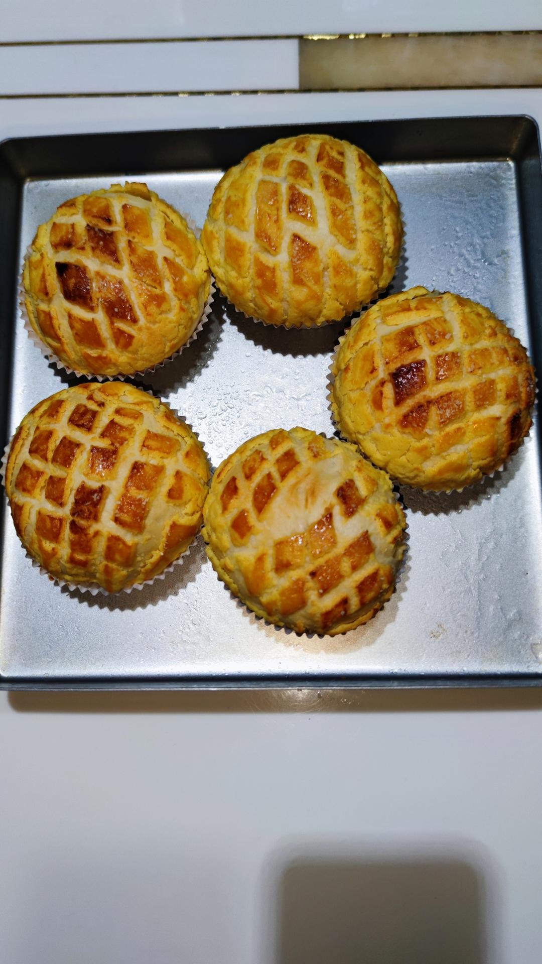 好吃到炸裂的港式菠萝包（附带制作酥皮的小视频）