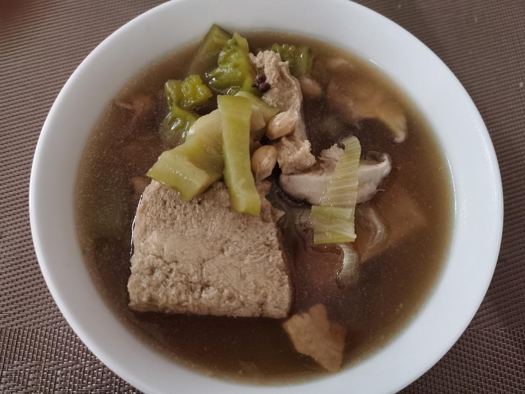 猪骨黄豆苦瓜汤