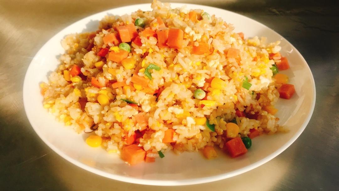 厨师长教你“蛋炒饭”如何做才好吃，答案都在这里面！