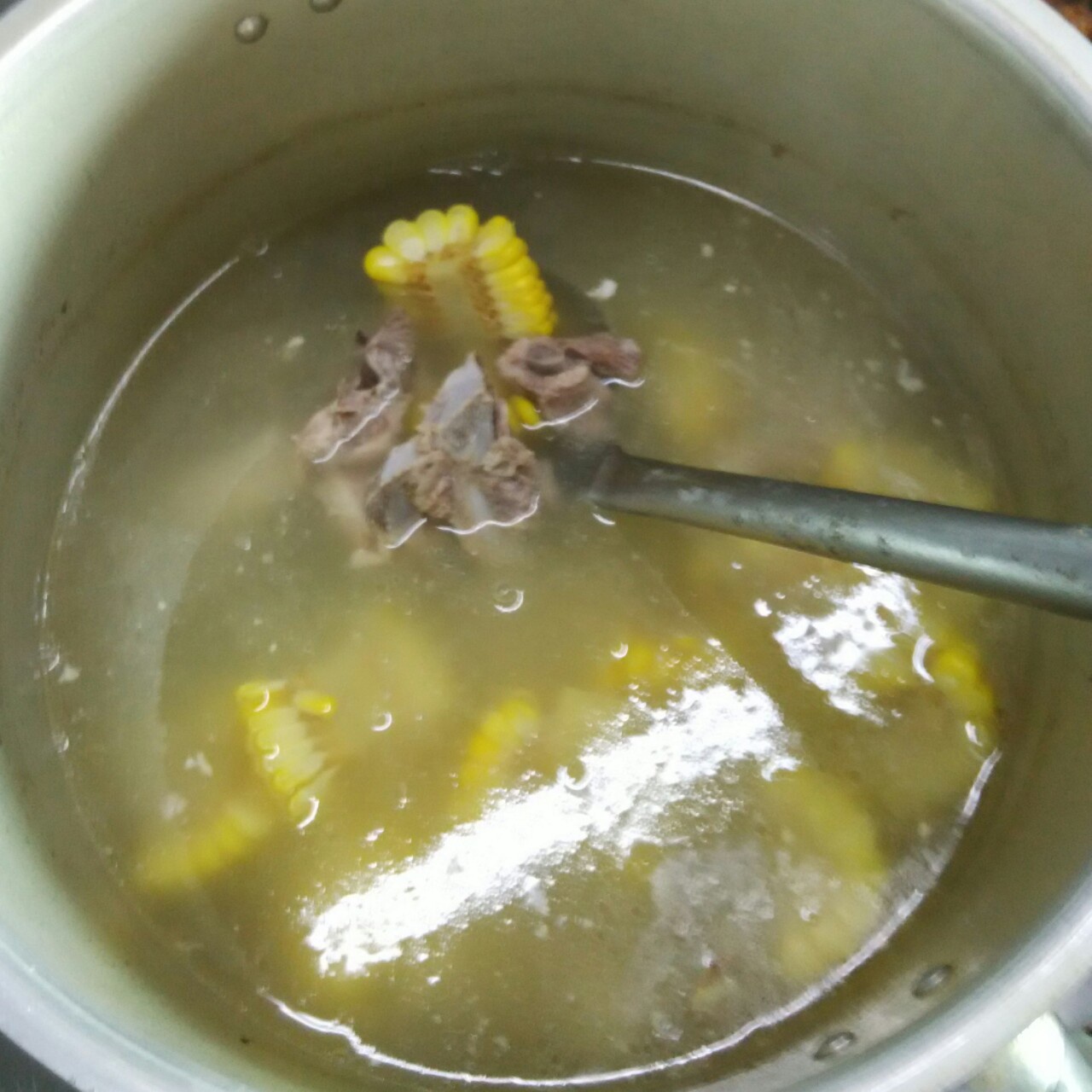 排骨玉米汤