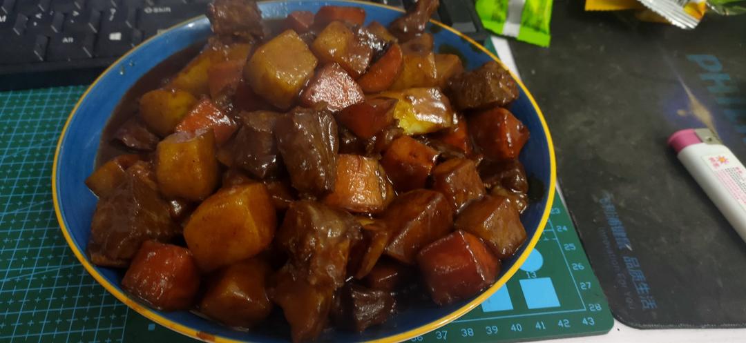 黑椒土豆牛肉粒