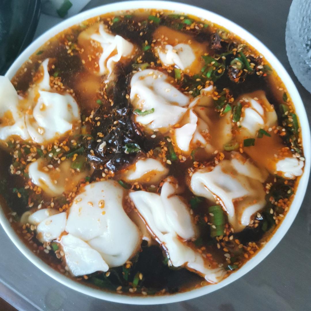 酸辣过瘾！好吃到连汤汁都不剩～酸汤馄饨