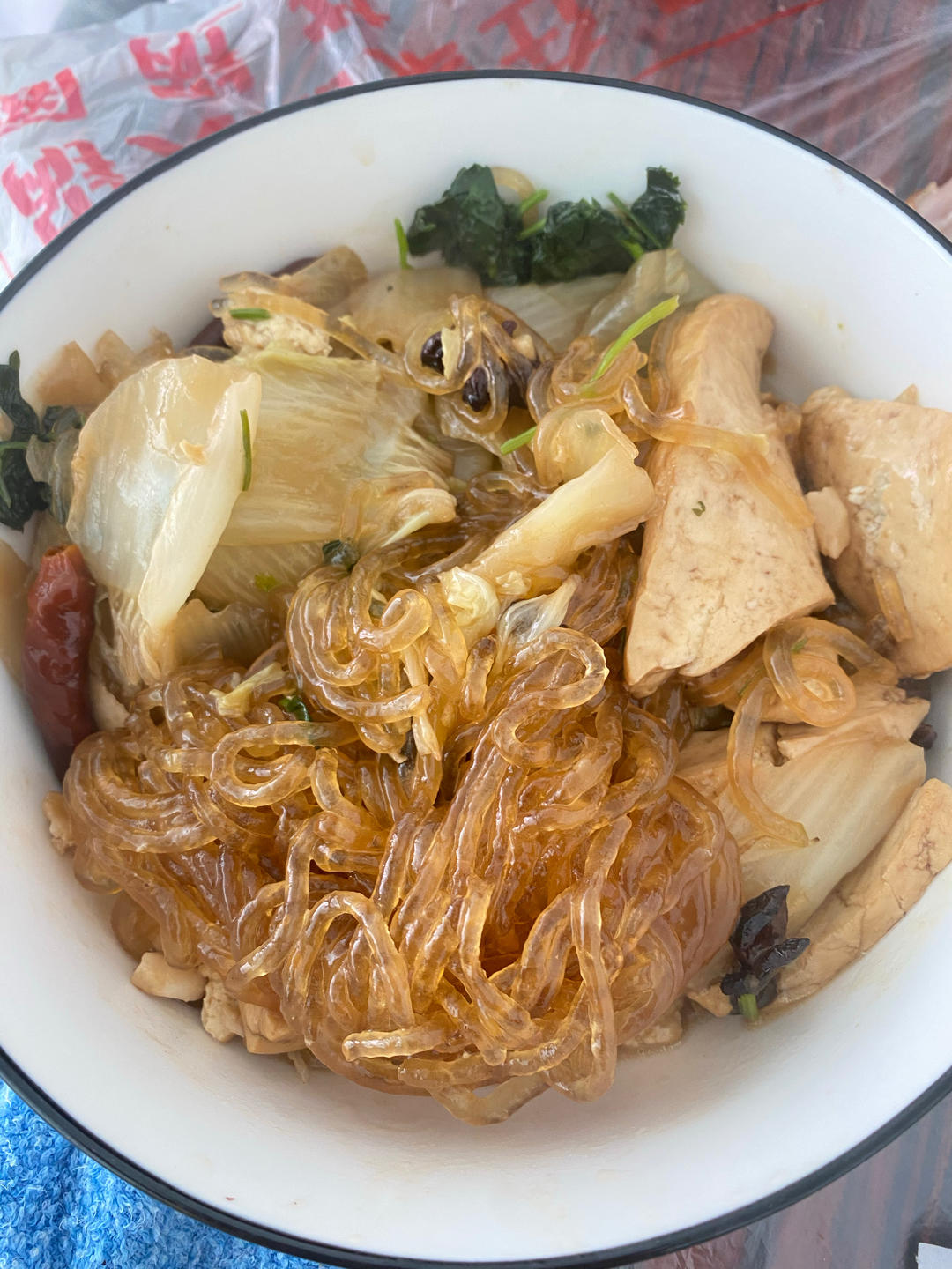 家常白菜粉条炖豆腐