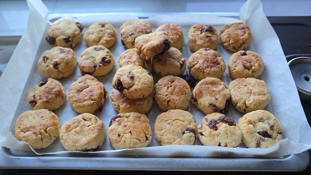 奶香浓郁！酥到掉渣！天然低糖加州葡萄干奶酥！