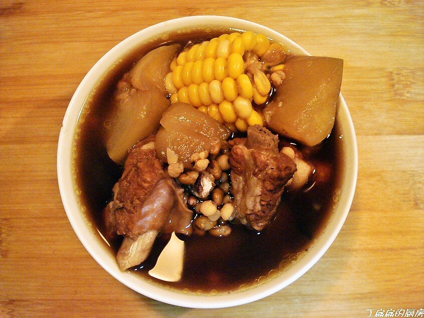 葫芦玉米排骨汤（加地黄版）的做法