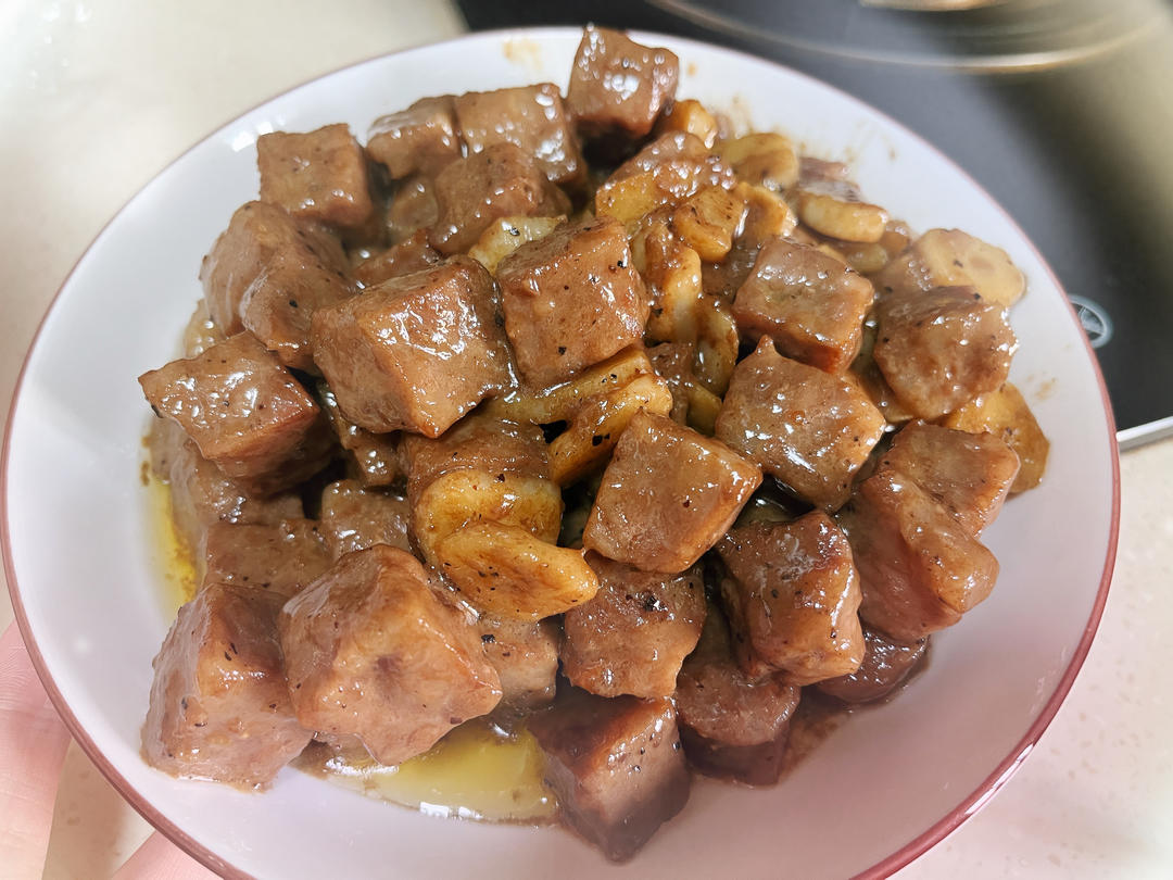 好吃到舔盘的蒜香黑椒牛肉粒