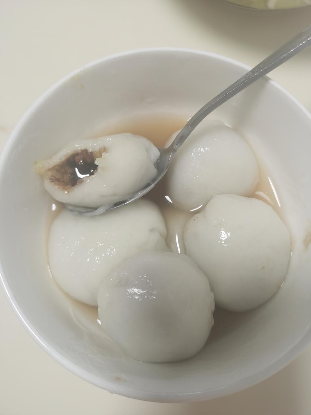 花生黑芝麻汤圆