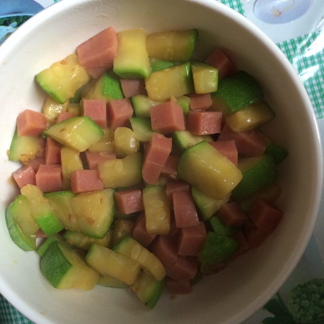 西葫芦炒火腿丁