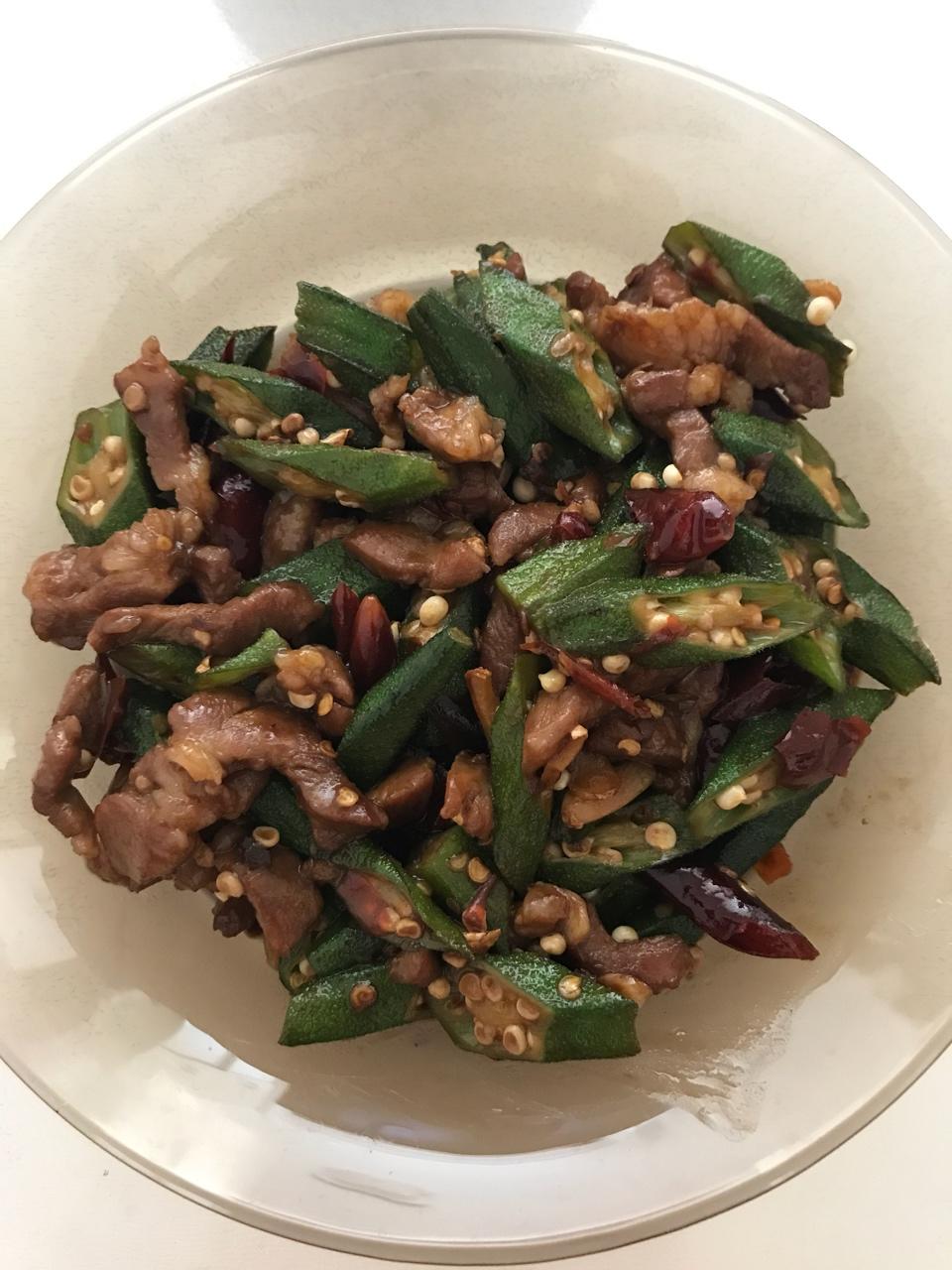 超级下饭的秋葵小炒肉