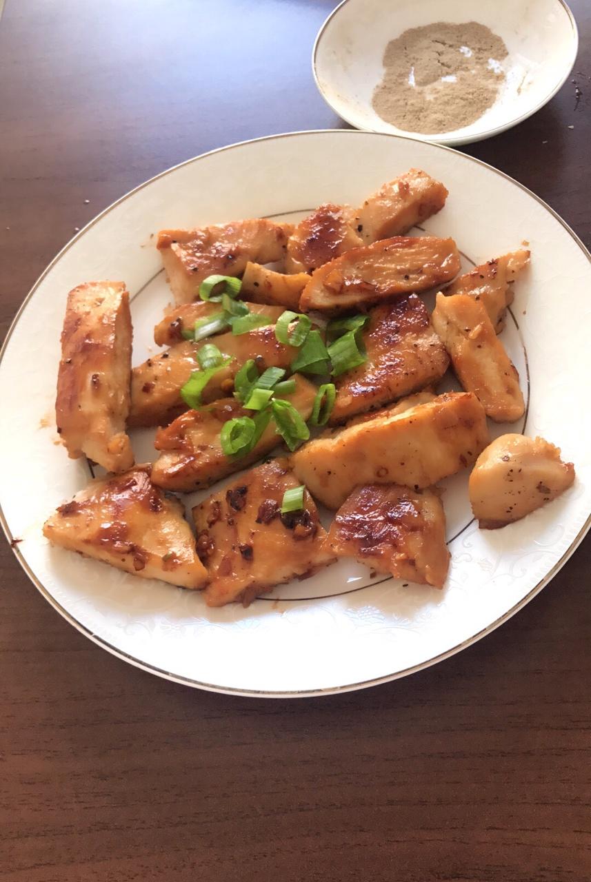 酷炫屌炸天好吃的煎鸡胸肉（香蒜蜂蜜煎鸡胸肉）