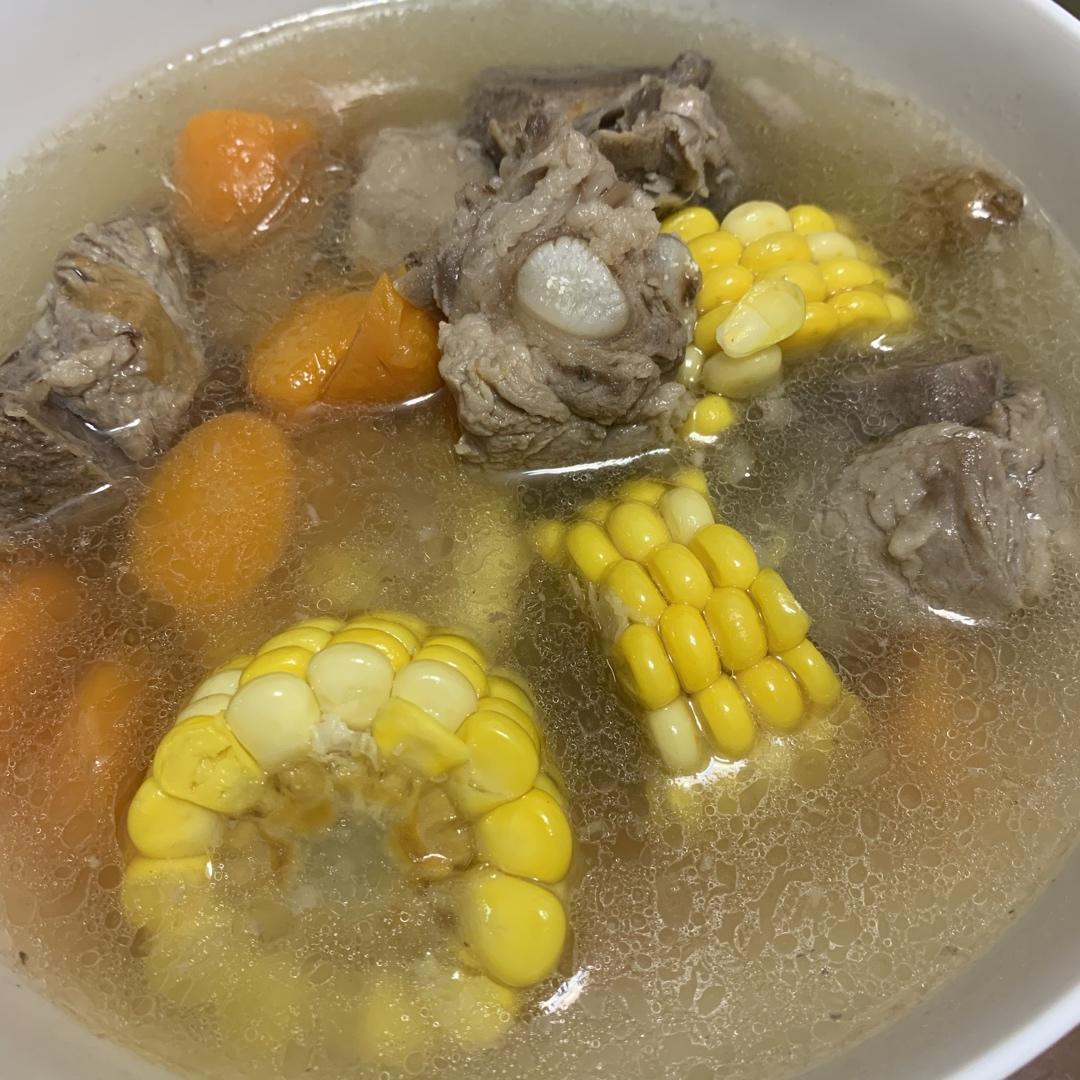 滋补养生 —— 玉米胡萝卜清炖排骨汤🌽
