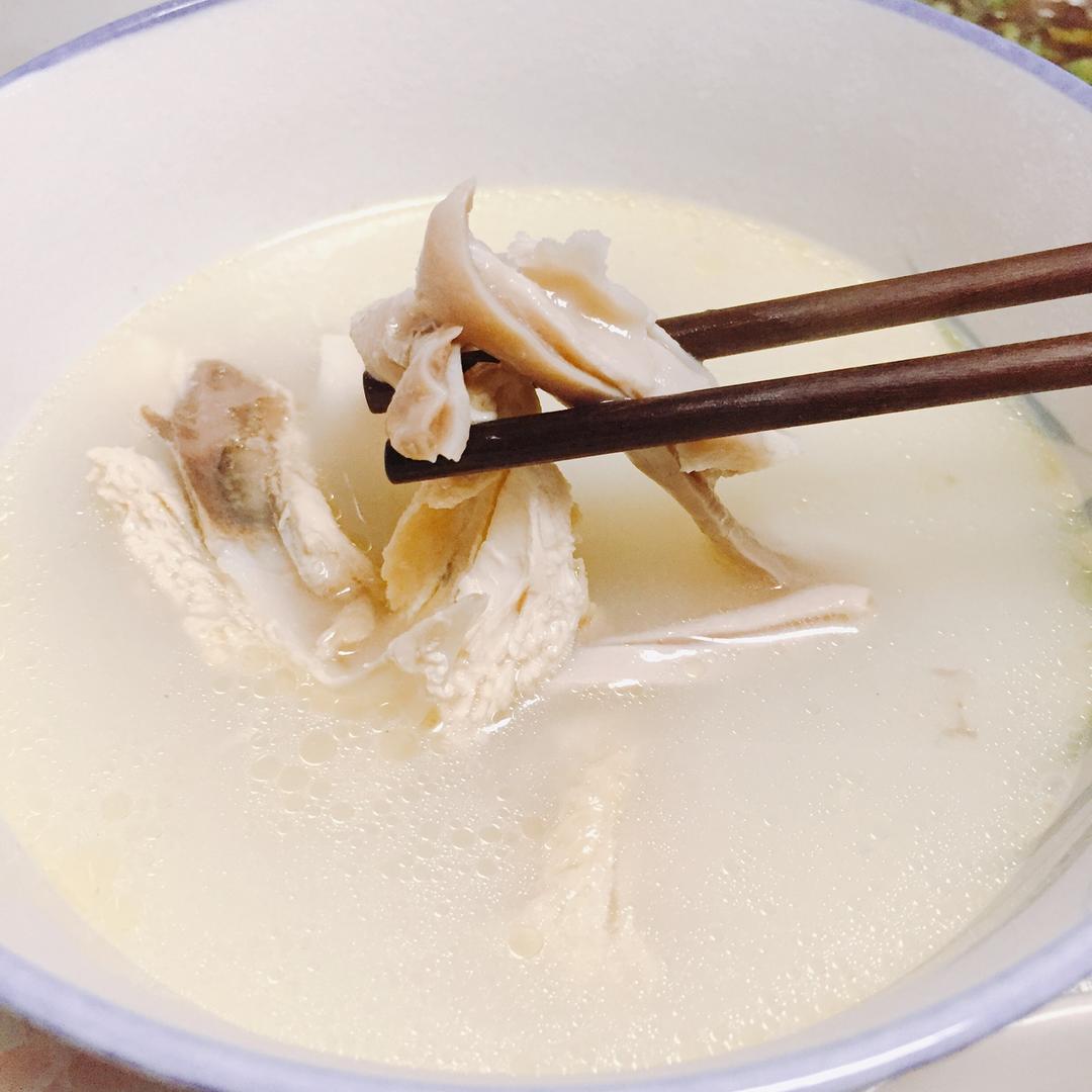 【猪肚鸡火锅】