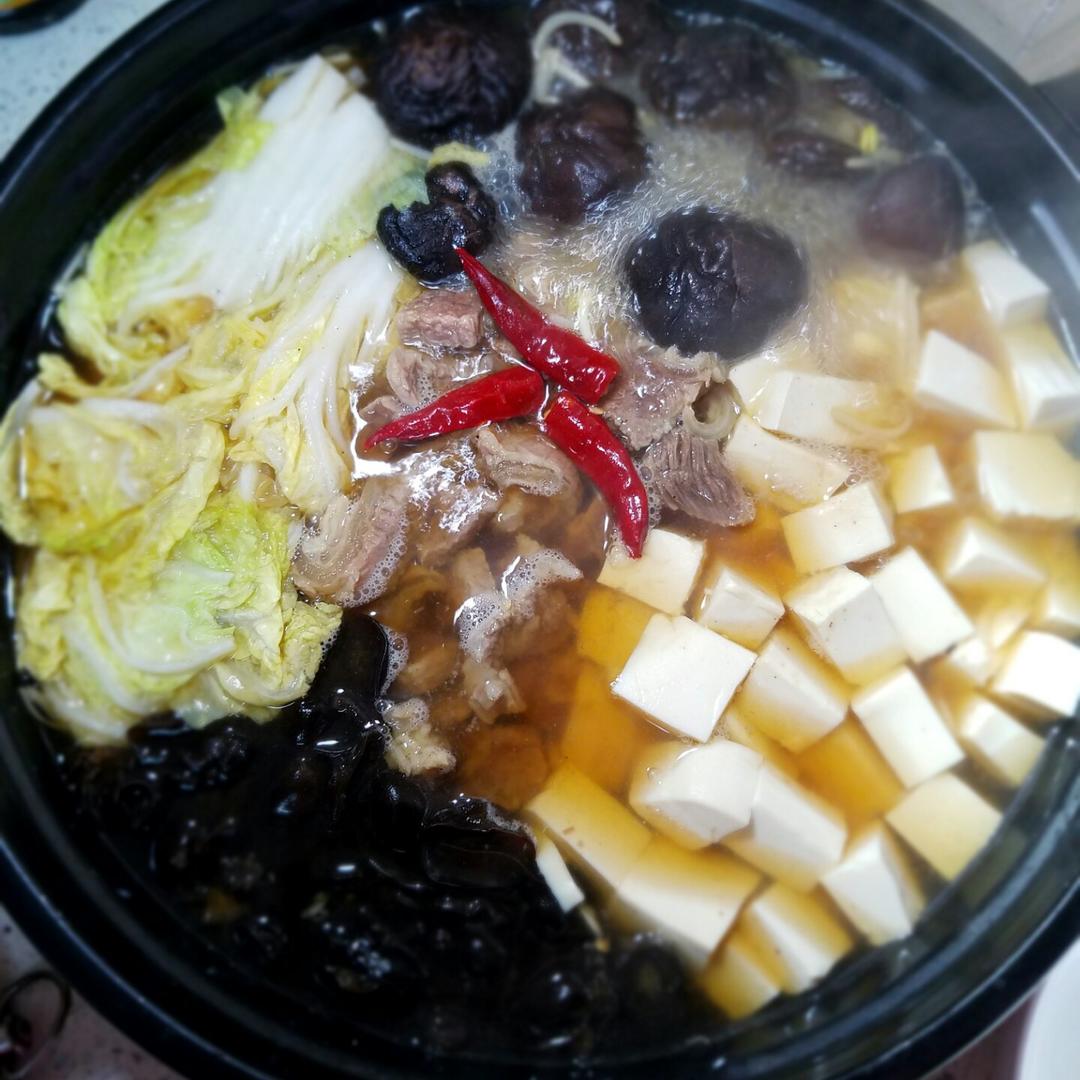 【牛肉砂锅】