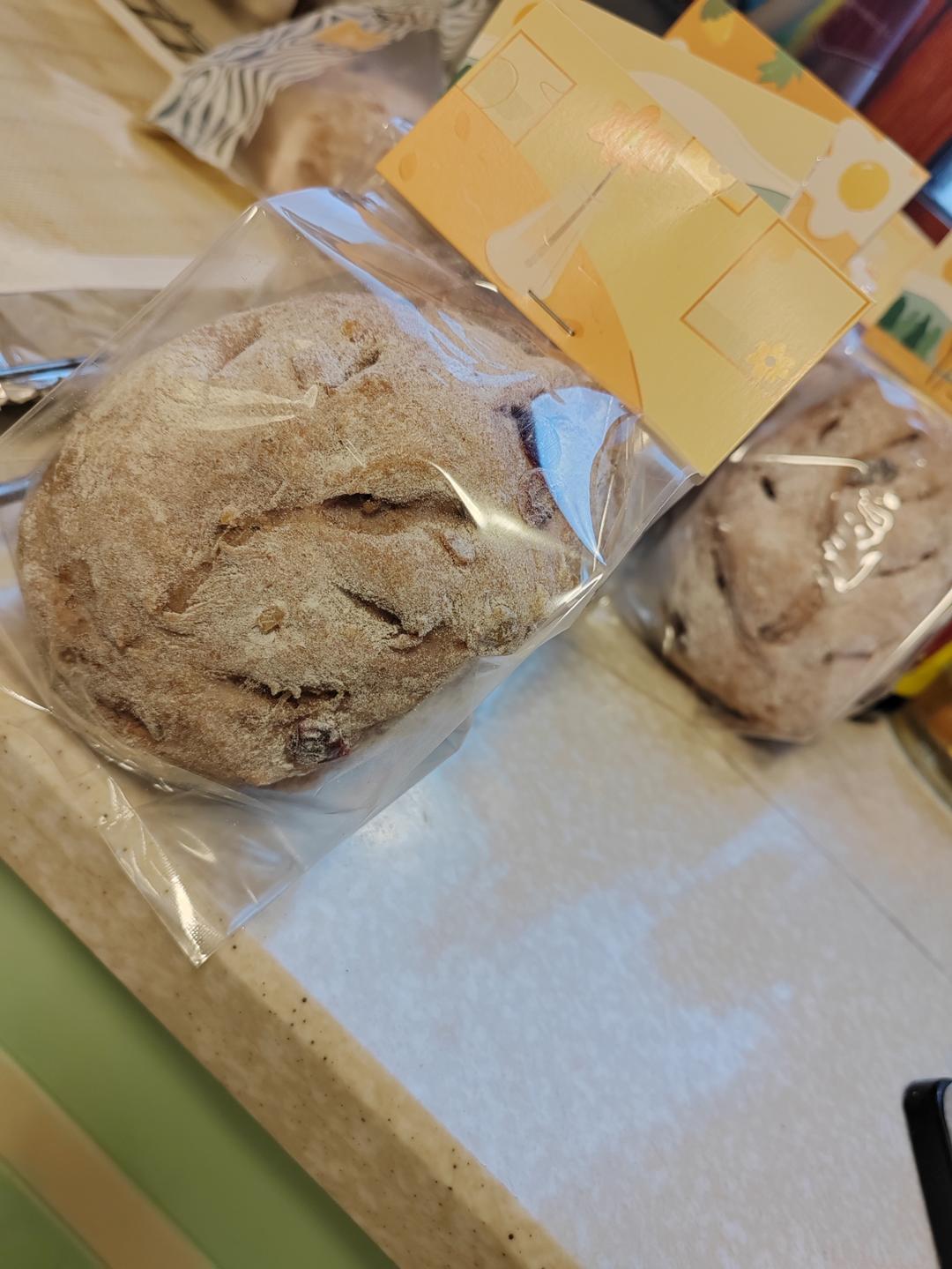 全麦蔓越莓核桃软欧包