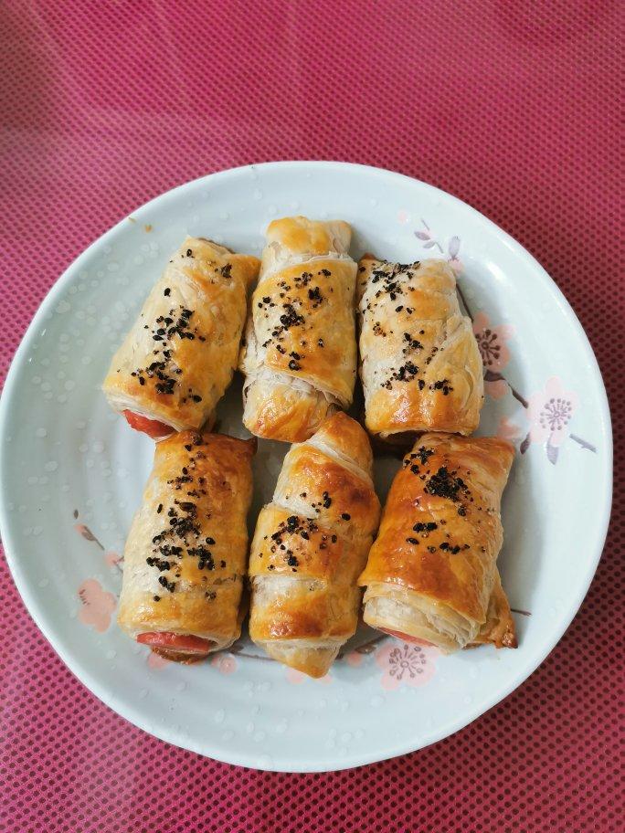 香肠酥皮卷：手抓饼皮还能这样吃，不用和面快速搞定早餐