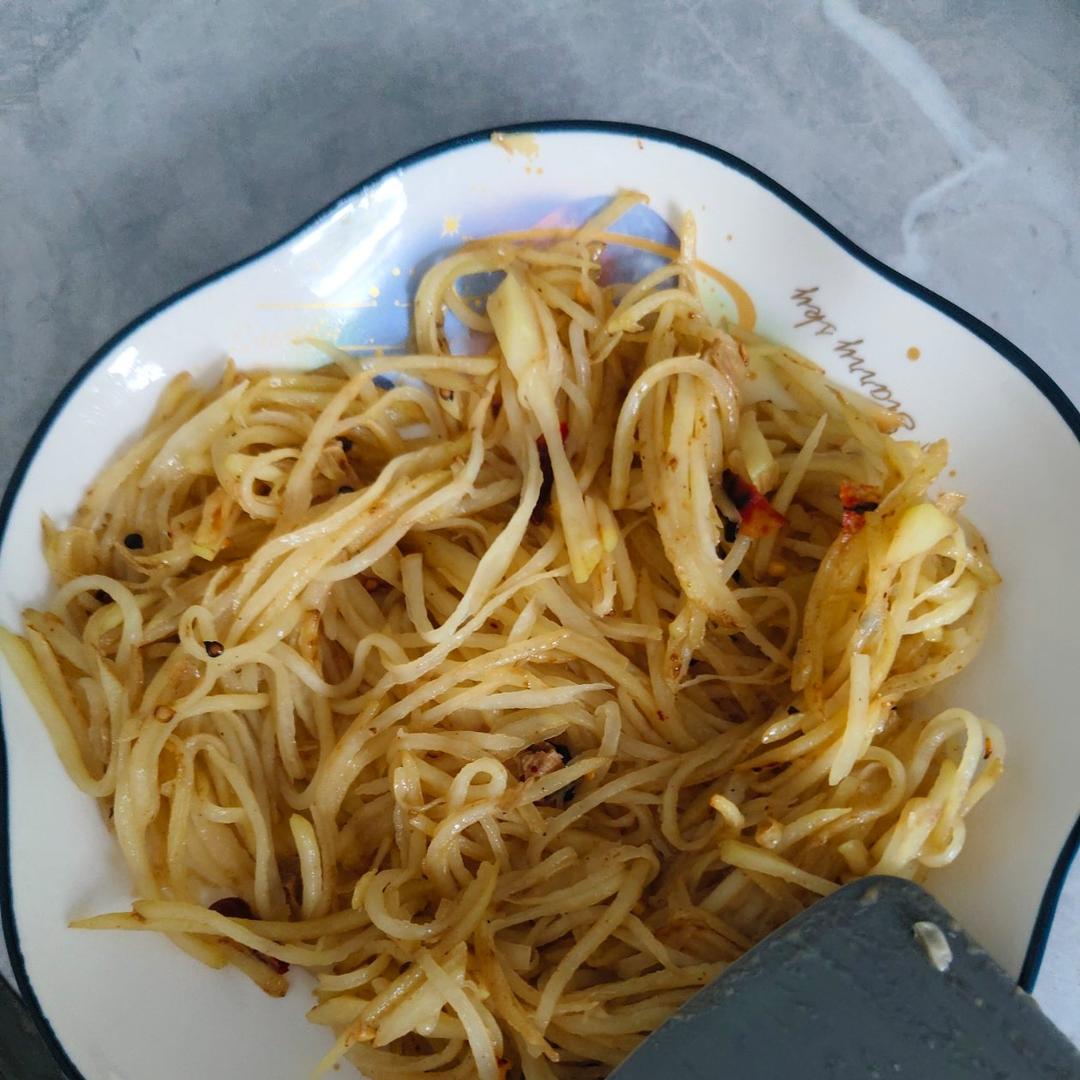 酸辣土豆丝的家常做法 超级下饭