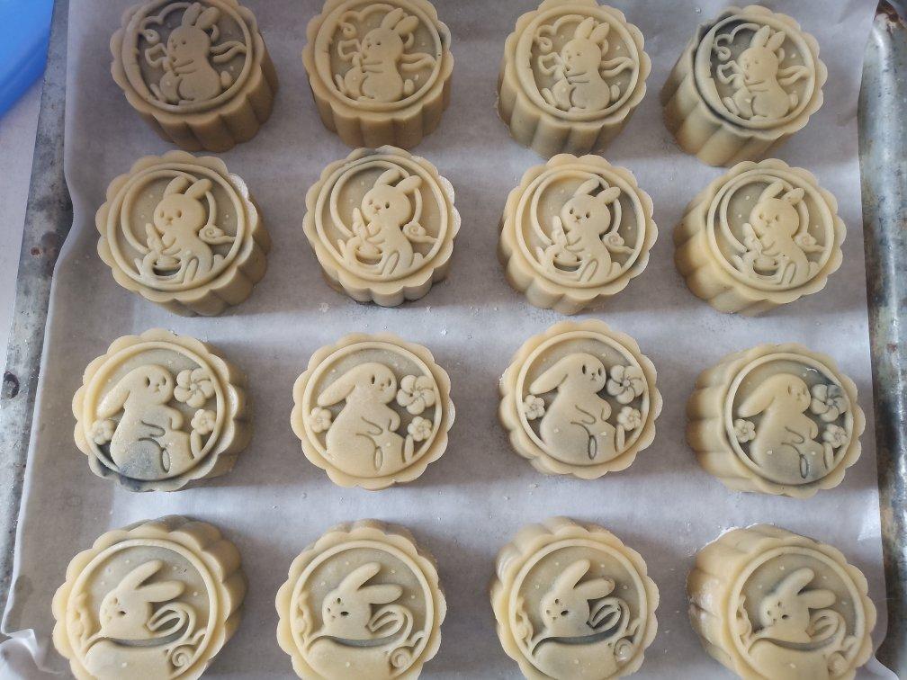 广式月饼—蛋黄芝麻月饼