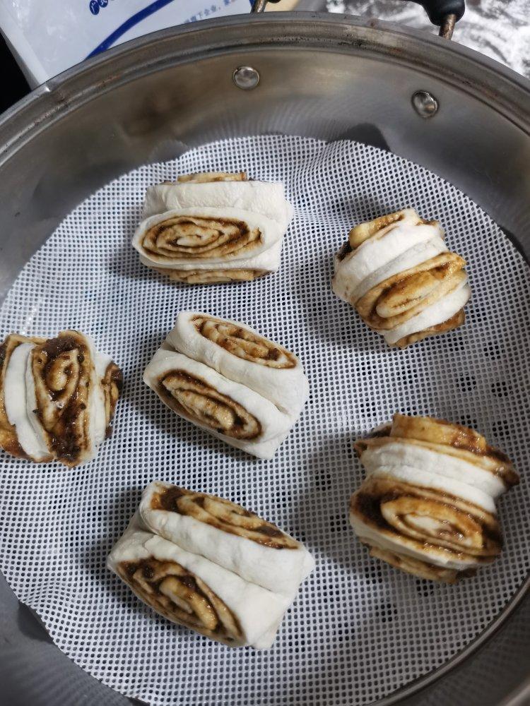 料特足的麻酱花卷，松软香甜可好吃啦！