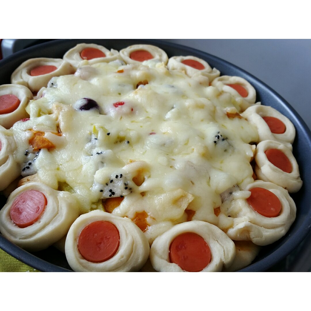 美味水果花边披萨
