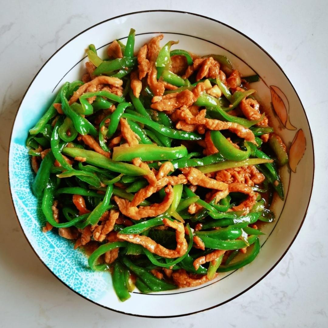 青椒肉丝，这样炒太好吃了。