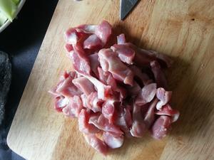 芹菜炒鸡胗 （无葱姜蒜版）的做法 步骤2