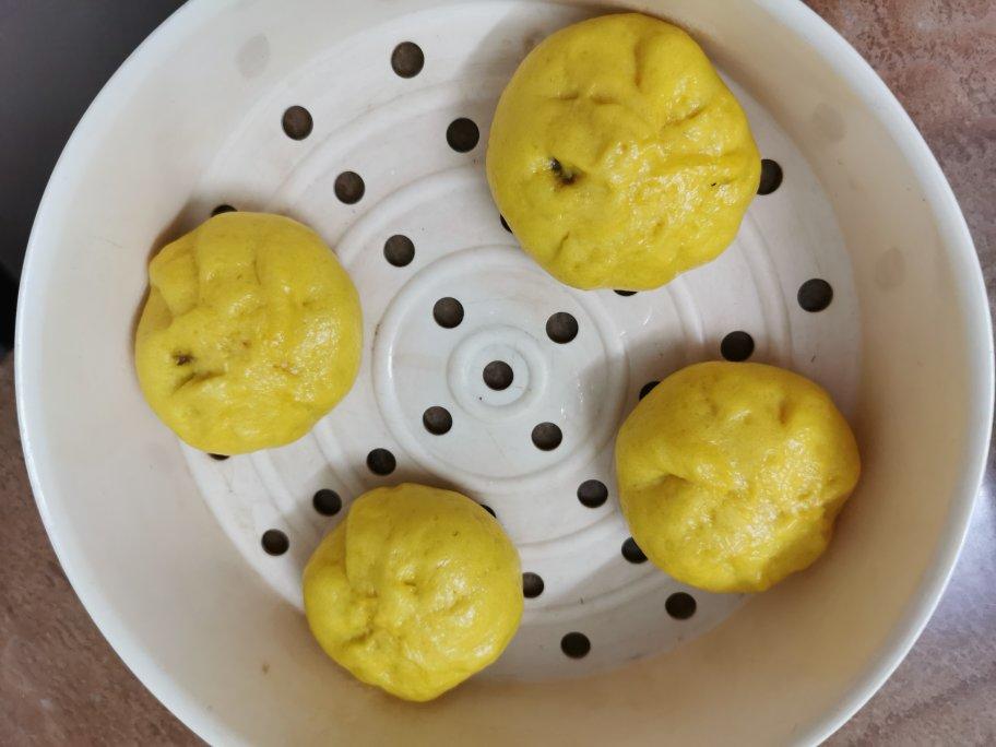 云朵般松软爆浆蜜汁叉烧包