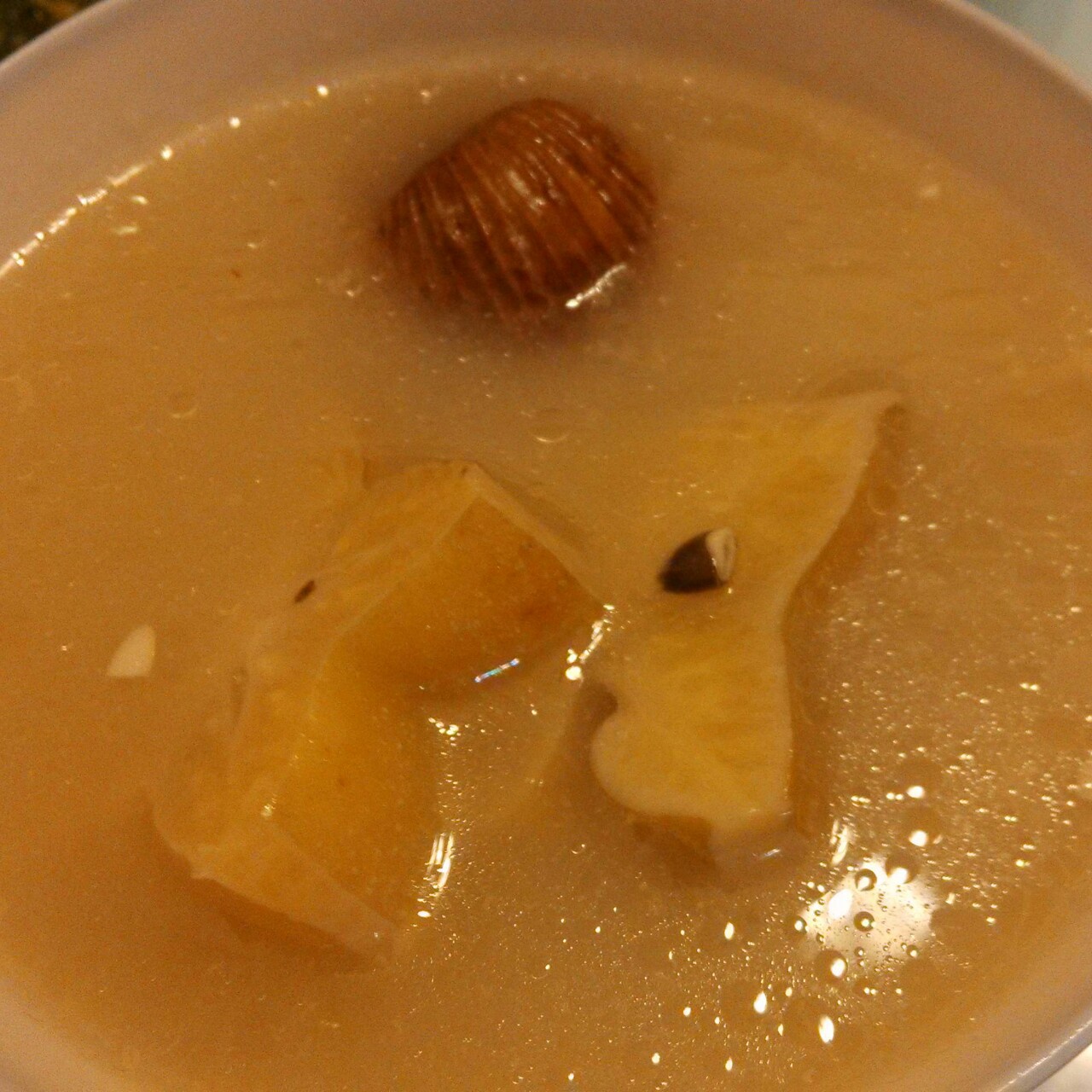 杨桃瘦肉汤(2~3人分量)