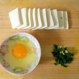 鸡蛋煎豆腐的做法 步骤2