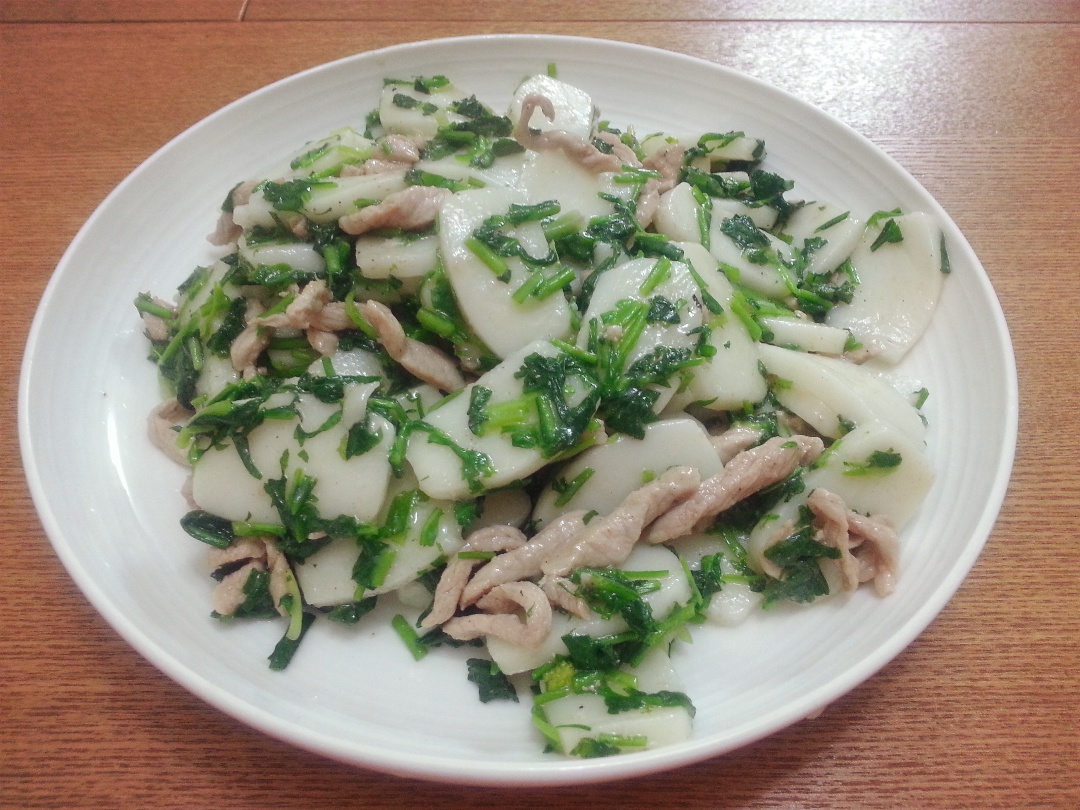 荠菜肉丝炒年糕