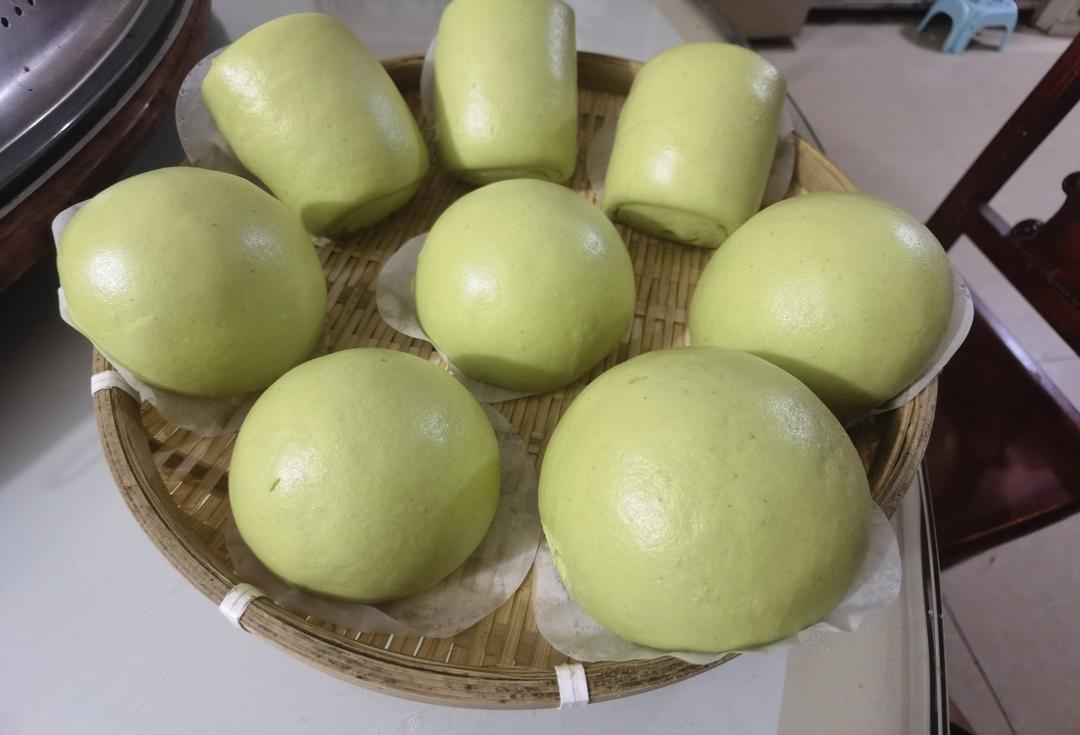 热带地区孩子的斑斓馒头