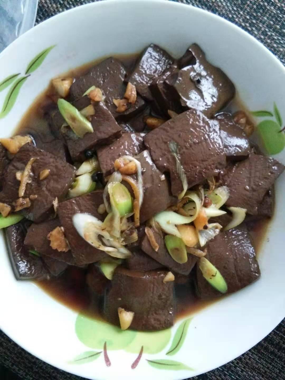 大葱冒鸭血（炒鸭血）