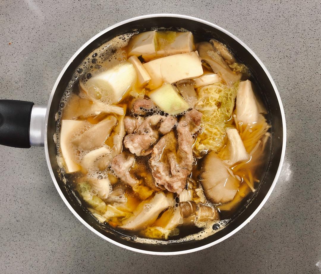 鲜菌肥牛锅