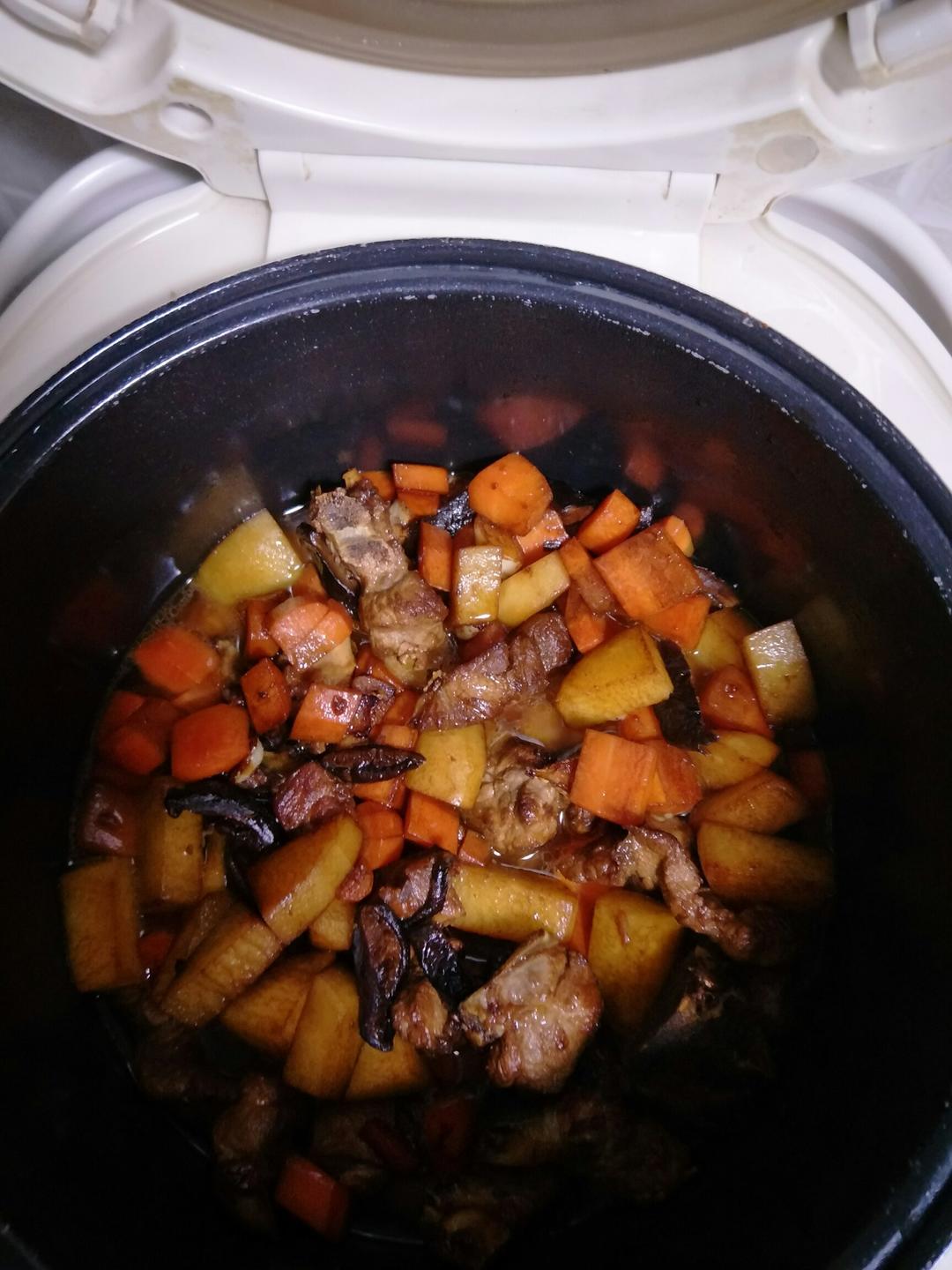 喷香排骨焖饭（爆好吃）