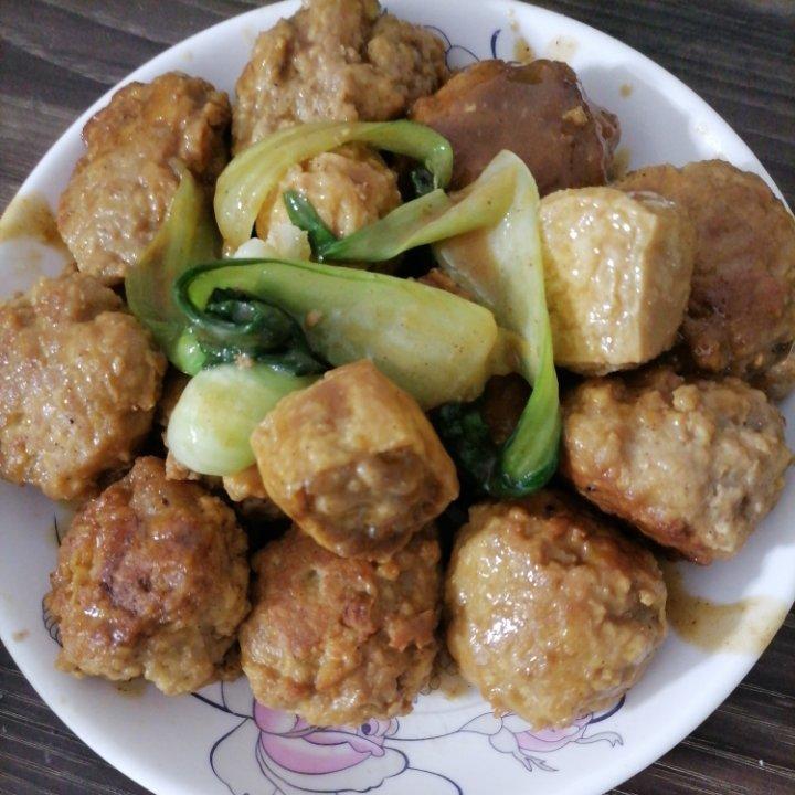 简单的红烧狮子头～拌饭太香了