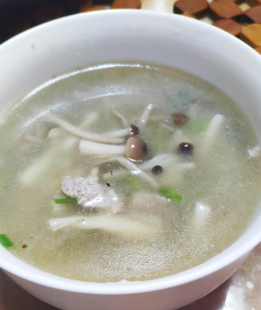 鲜美蟹味菇瘦肉汤