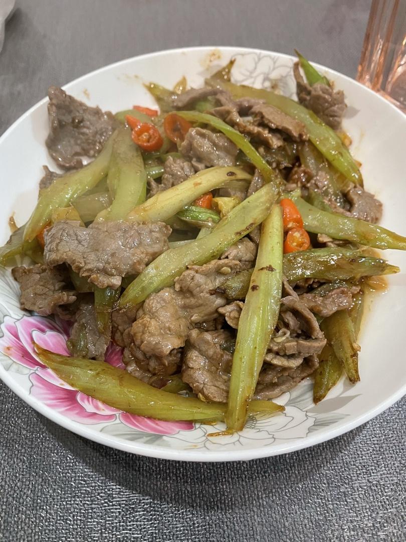 小炒牛肉（肉嫩味香）