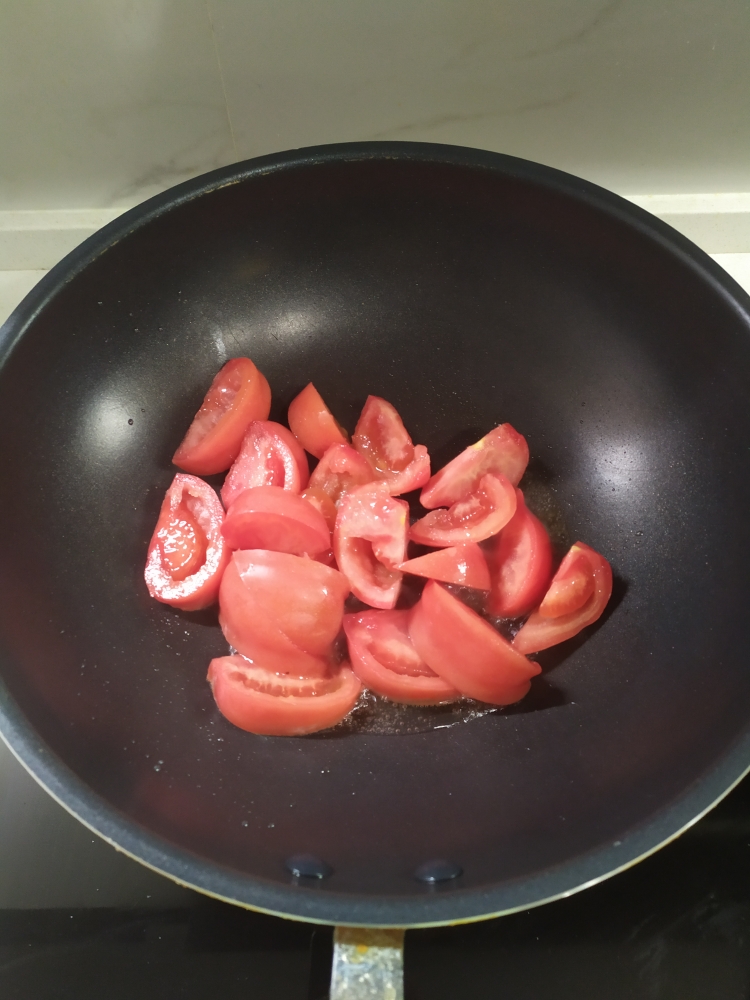 0难度晚餐！番茄鸡蛋疙瘩面的做法 步骤2