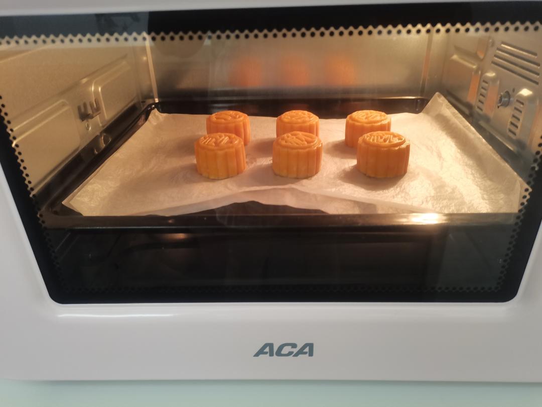 💃奶黄流心月饼——这是可以让你坐稳朋友圈厨霸位置的月饼🥮，没人点赞算我输👎