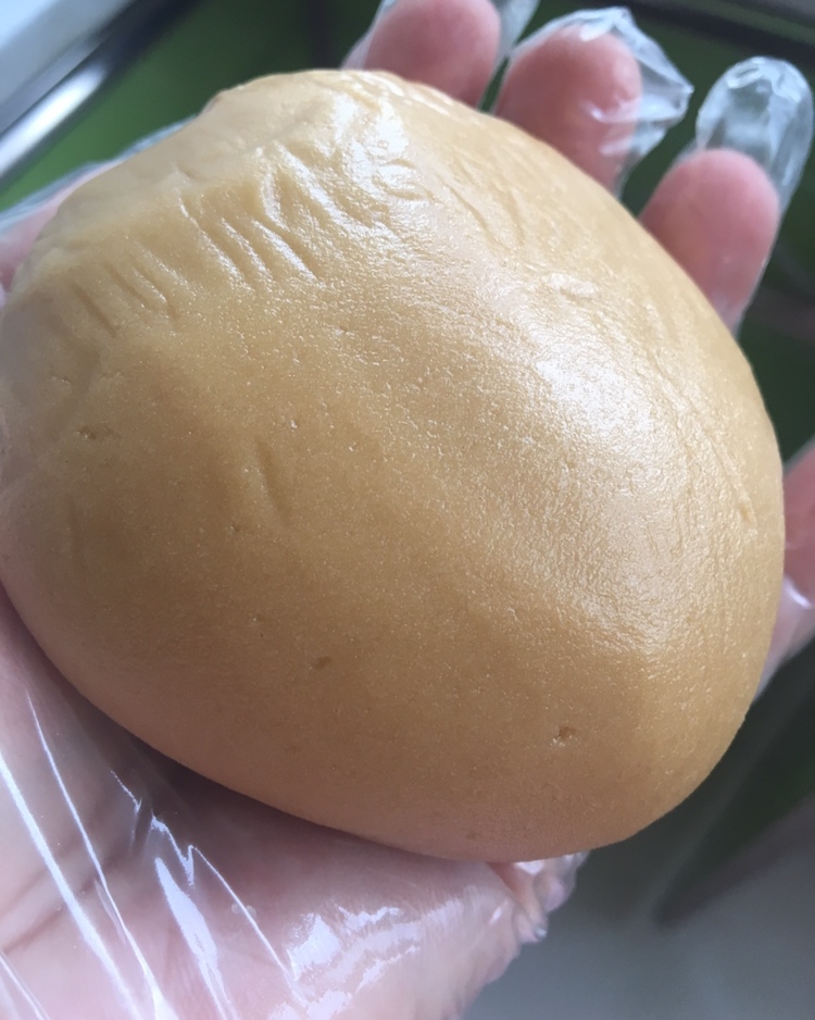 从转化糖浆开始，做经典广式莲蓉蛋黄月饼