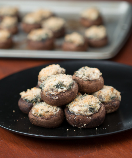 【Tasty】奶酪菠菜烤口蘑 Creamy Spinach-Stuffed Mushrooms的做法