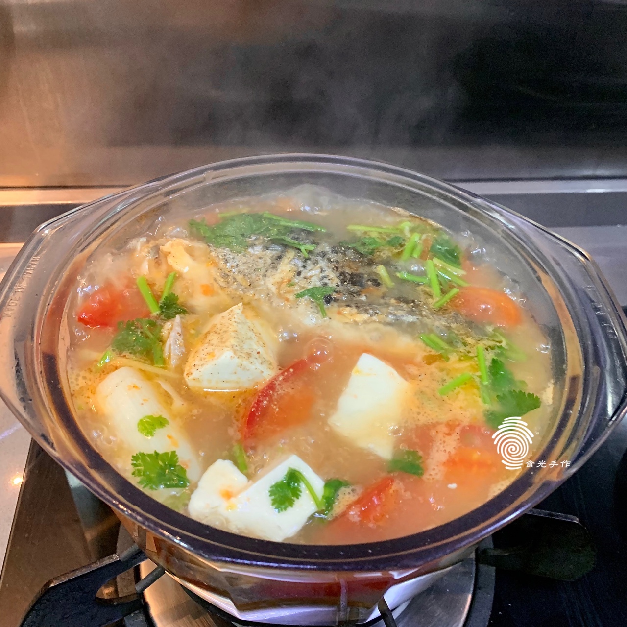 鲜美开胃《鱼头番茄豆腐汤》的做法