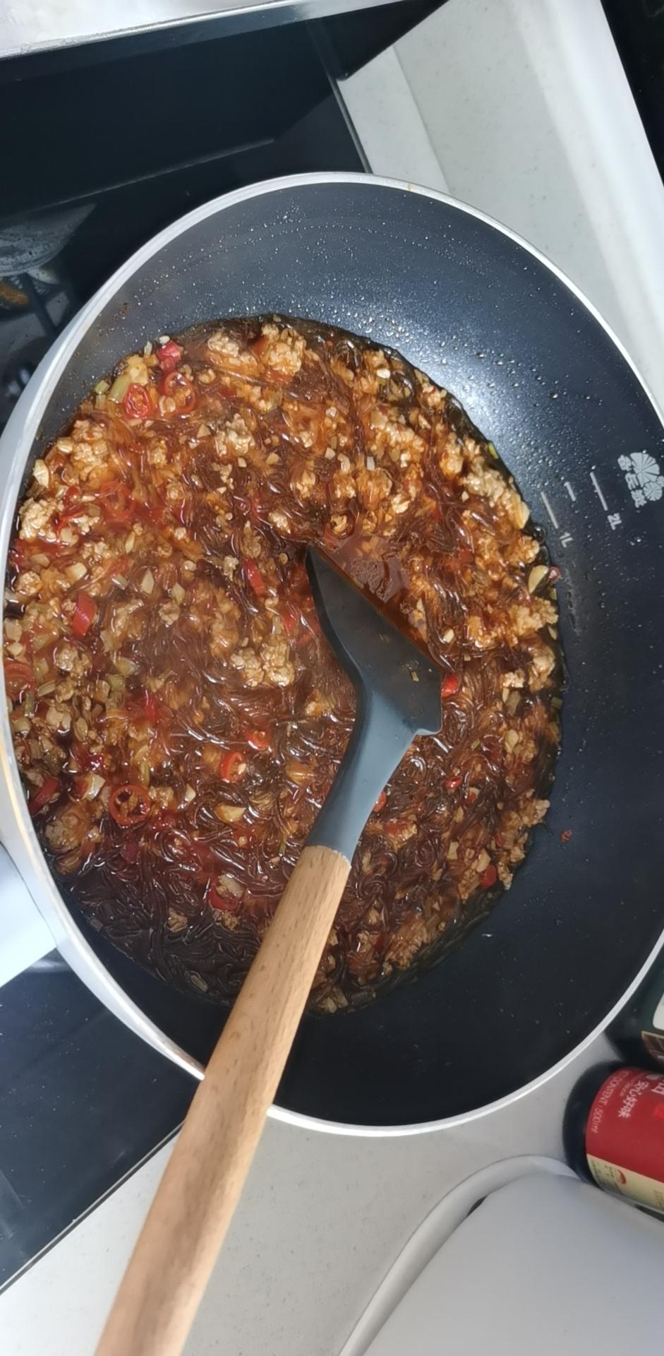 10分钟快手菜，巨下饭的肉沫粉丝煲