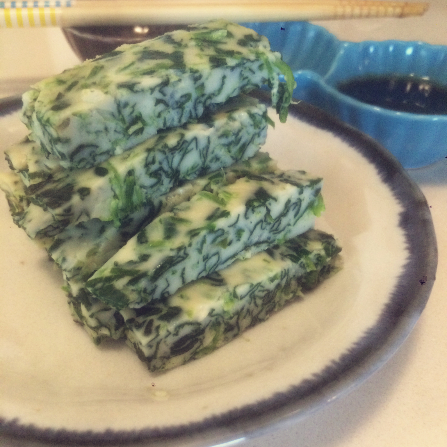 蘸汁菠菜鸡蛋糕——春季养生多吃菠菜