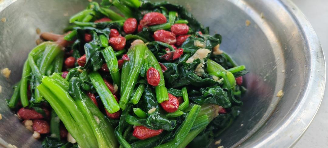 超级爽口的果仁菠菜（附零失误炸花生米的方法）