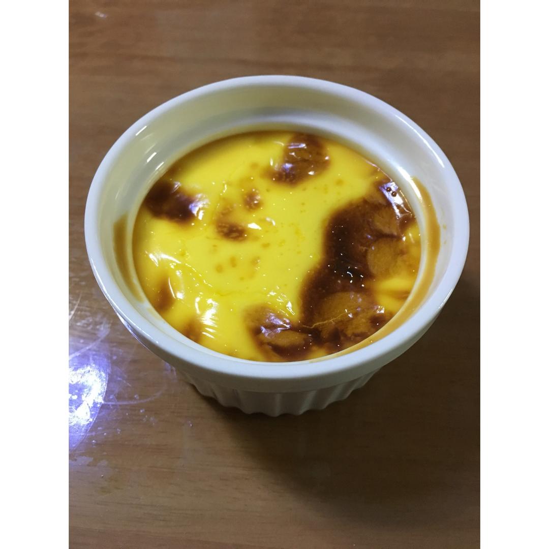 Crèmebrulée。法式烤布雷。焦糖布丁。